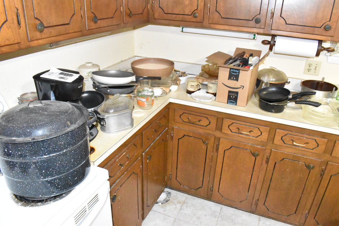 Pots, Pans + Contents Kitchen Bar Top