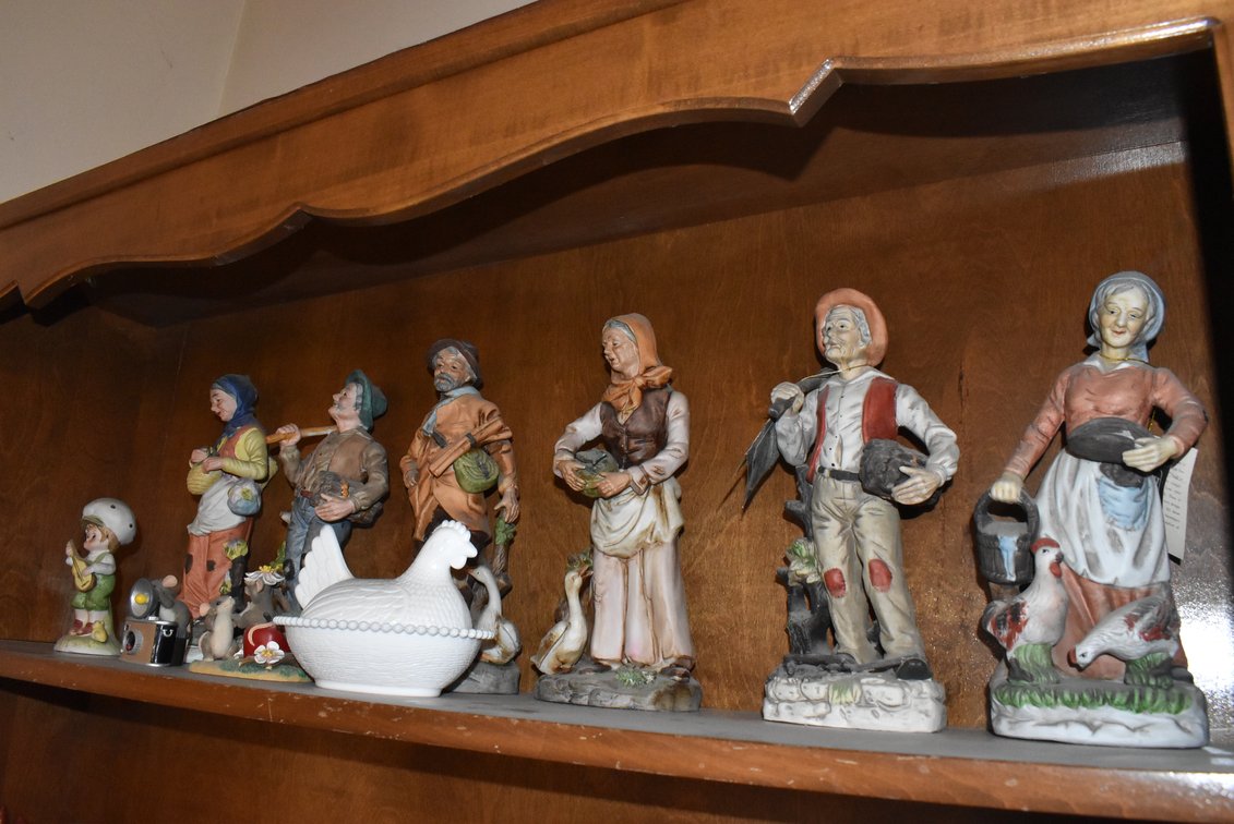 Figurines & Hen on Nest Top Shelf