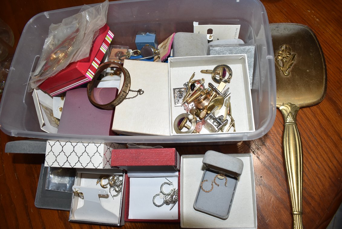 Vintage Jewelry & Mirror