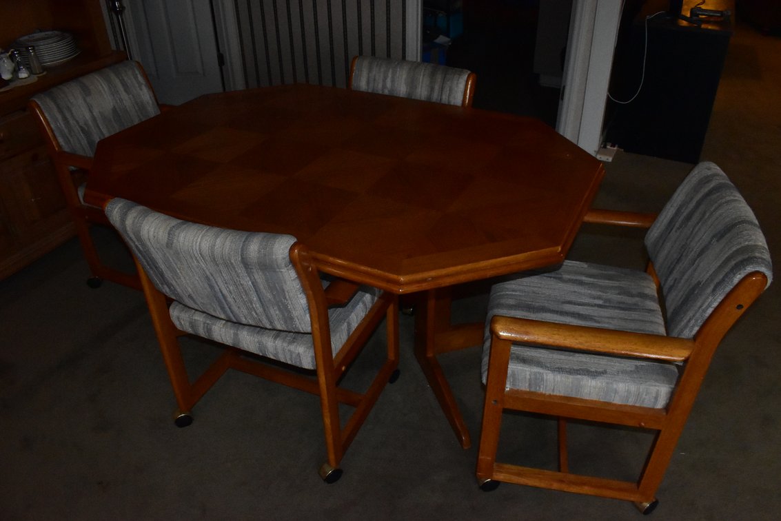 Table & 4 Chairs