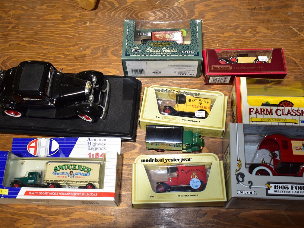 Assorted Toy Cars/Trucks 