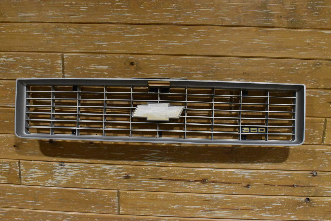Chevrolet 350 Front Vehicle Grill 