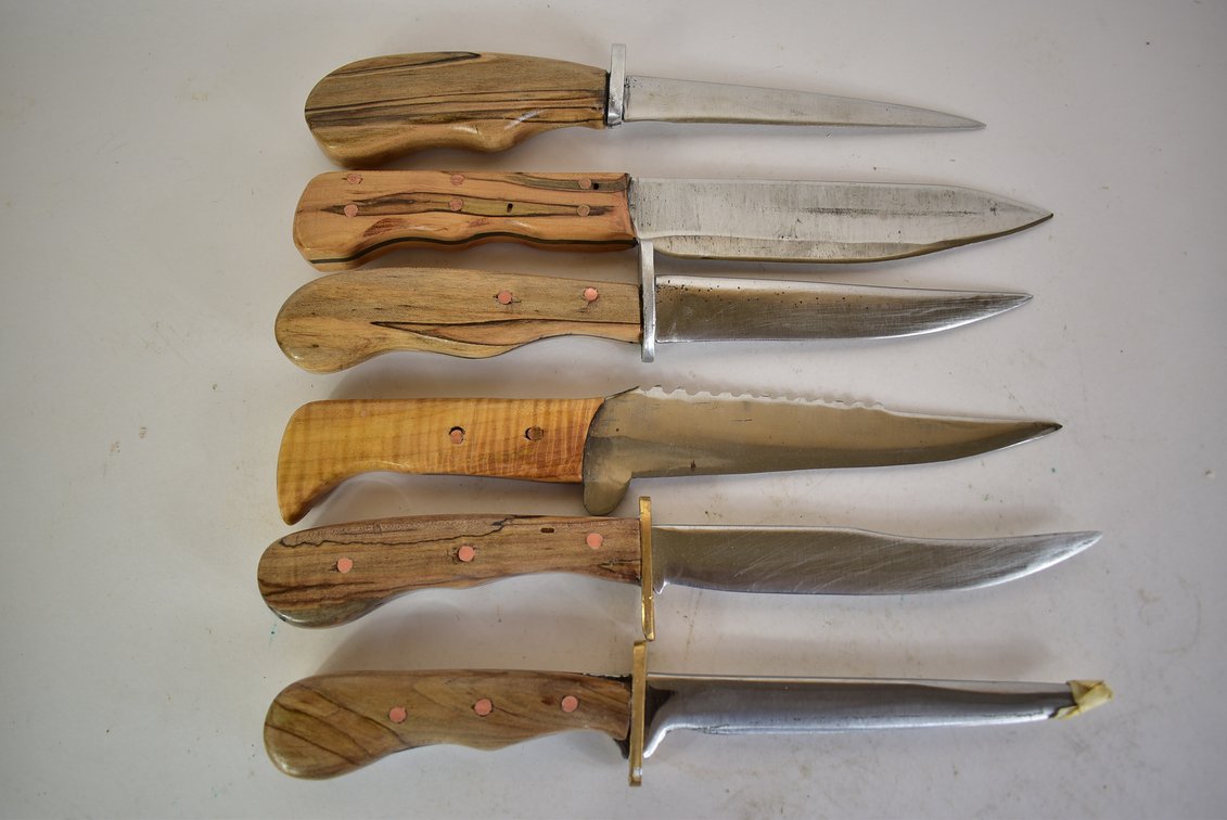 (6) Knives 