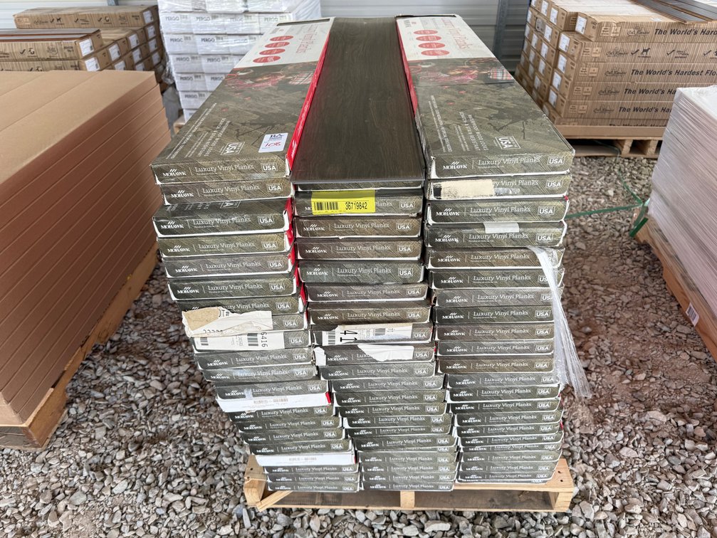 1,129.6 SF  MOHAWK Ravens Peak Waterproof Click Vinyl Planks