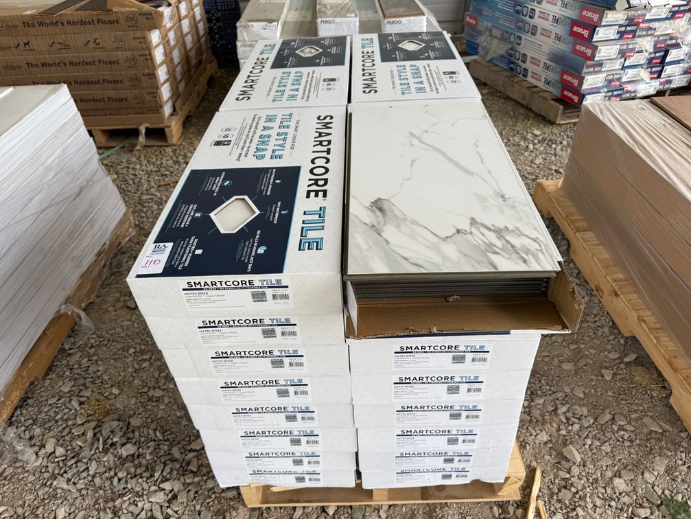 496 SF  SMARTCORE Aspen Marble Click Vinyl Tiles