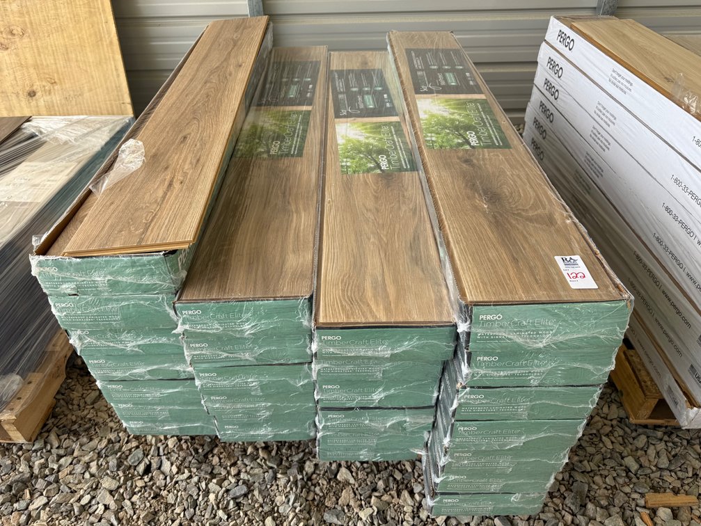 573 SF  PERGO LF001068 Aubrey Ridge Oak Waterproof Click Laminate Planks