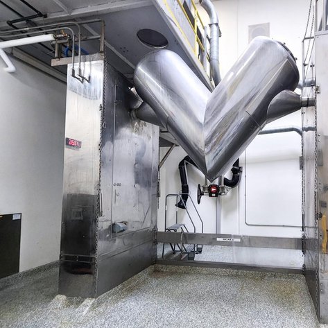 Image for ***SOLD*** MJK2050 70 Cubic Foot V- Blender