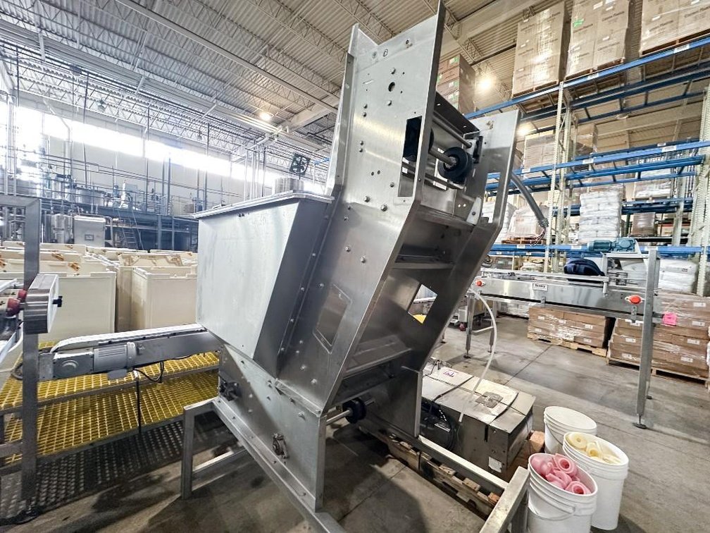 Image for MJK2519 15 Head Fogg Rotary Filler and Capper with Elevator