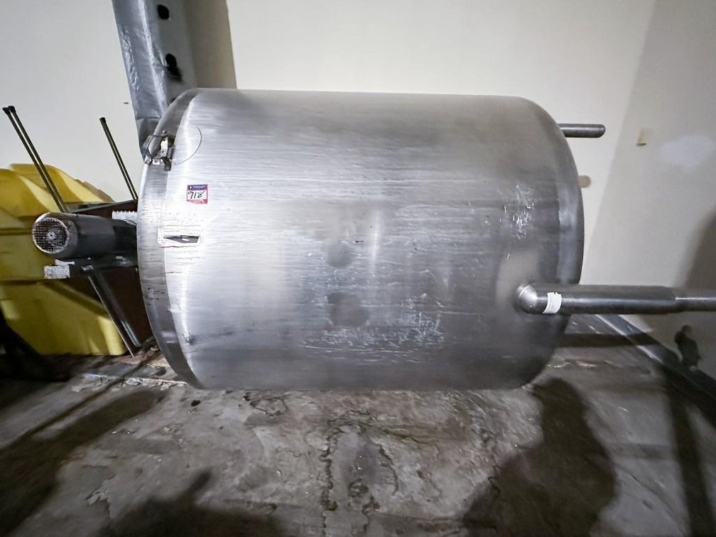 Image for MJK2514 1060 Gallon Liquid Mixing Tank with Agitation Blade