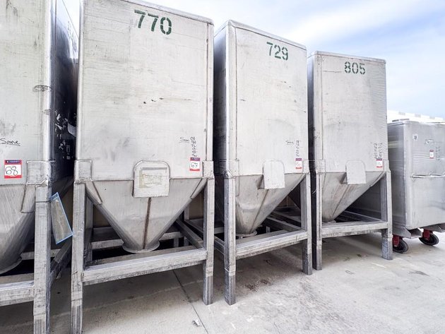 Image for MJK2653 975 Gallon Stainless Steel Tank with Cone Bottom