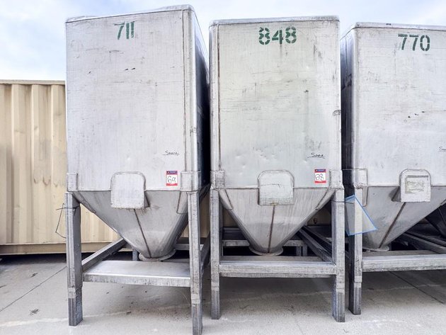 Image for MJK2654 975 Gallon Stainless Steel Tank with Cone Bottom