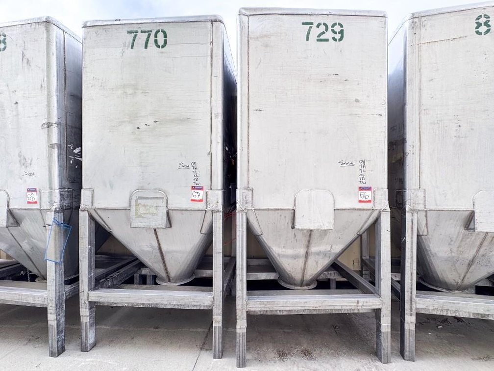 Image for MJK2656 975 Gallon Stainless Steel Tank with Cone Bottom