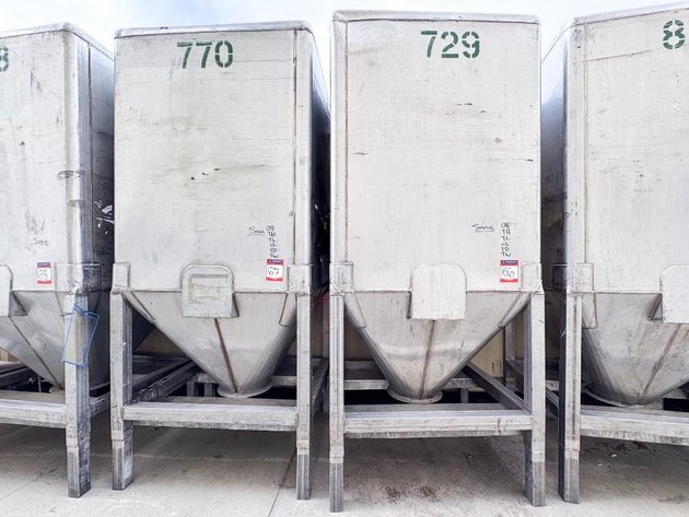 Image for MJK2656 975 Gallon Stainless Steel Tank with Cone Bottom
