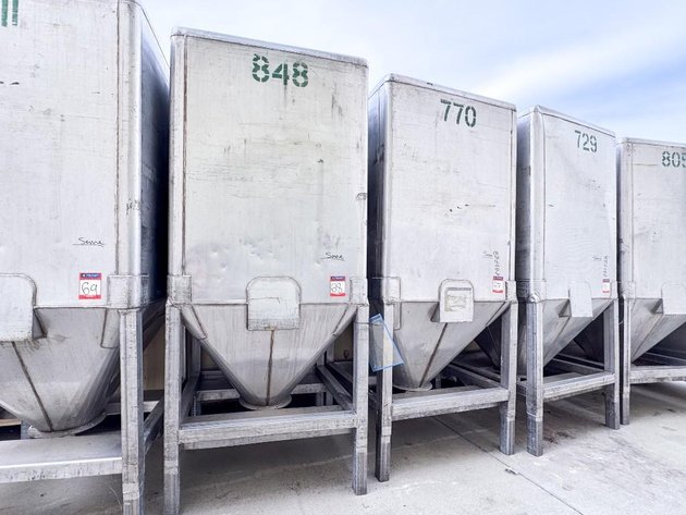 Image for MJK2656 975 Gallon Stainless Steel Tank with Cone Bottom