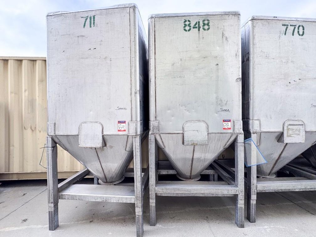 Image for MJK2656 975 Gallon Stainless Steel Tank with Cone Bottom
