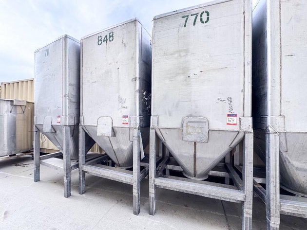 Image for MJK2657 975 Gallon Stainless Steel Tank with Cone Bottom