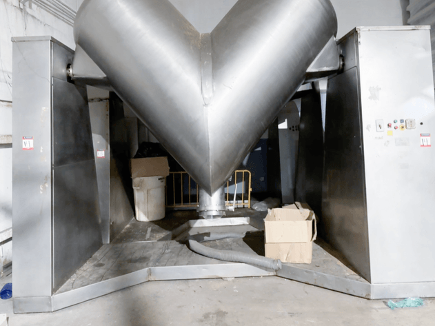 Image for MJK2711 3000 Liter V Blender with Intensifier bar