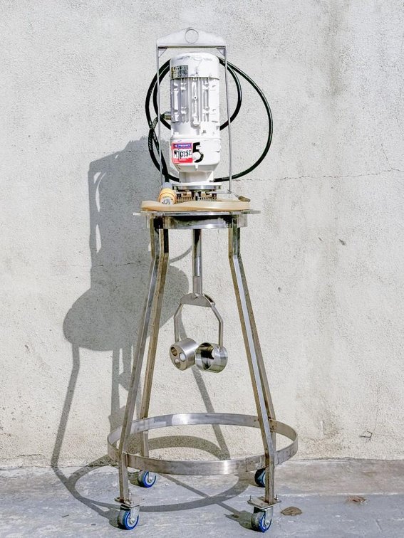Image for MJK2281 Mixer with scoop-style mixing paddles