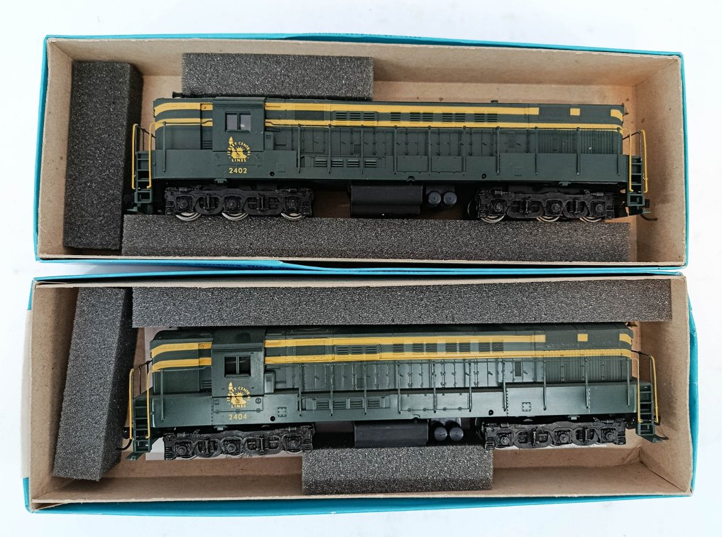 (2) ATHEARN HO-GA. JERSEY CENTRAL FM TRAINMASTER DIESEL LOCOS (PWR & DUMMY) 2 OB INV 261190009