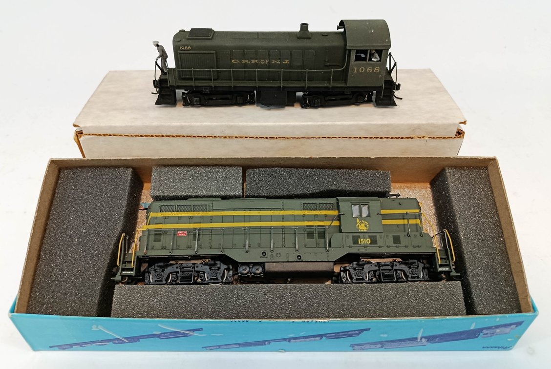 ATHEARN HO-GA. JERSEY CENTRAL GP-7 & ALCO S-2 DIESEL LOCOS (2 OB) INV 261190008