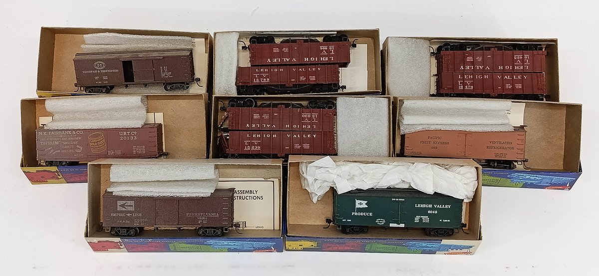 (8) ROUNDHOUSE HO-GA. ASSORTED FREIGHT CARS (8 OB) INV 261190015