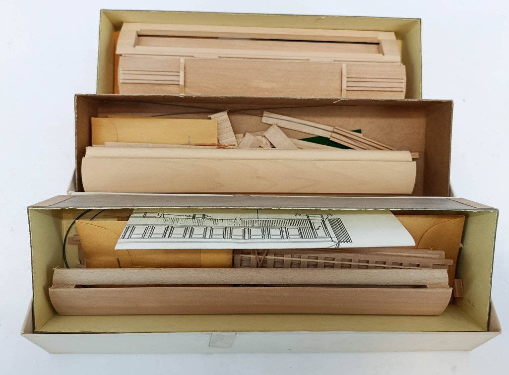 (3) LA BELLE HO-GA. WOODEN PASS. CARS KITS & (4) GONDOLA CARS (5 OB)  INV 261190018