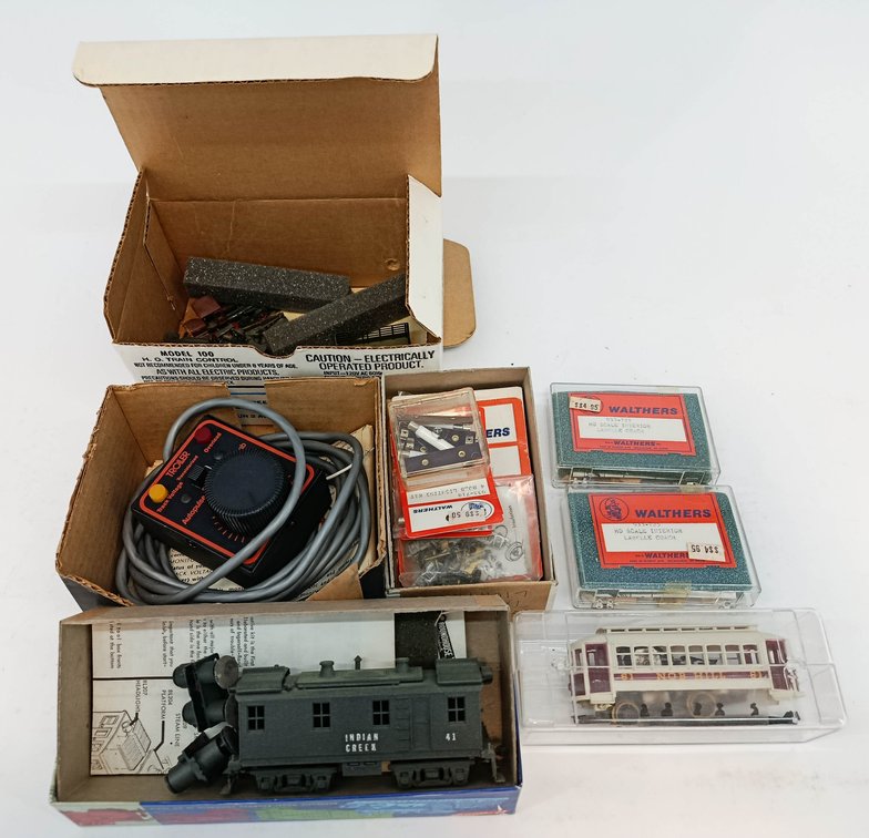 ROUNDHOUSE HO-GA. TRACK CLEANER LOCO, SPEED CONTROLLER, ARMY TRUCKS, TROLLEY & PARTS  INV 261190021