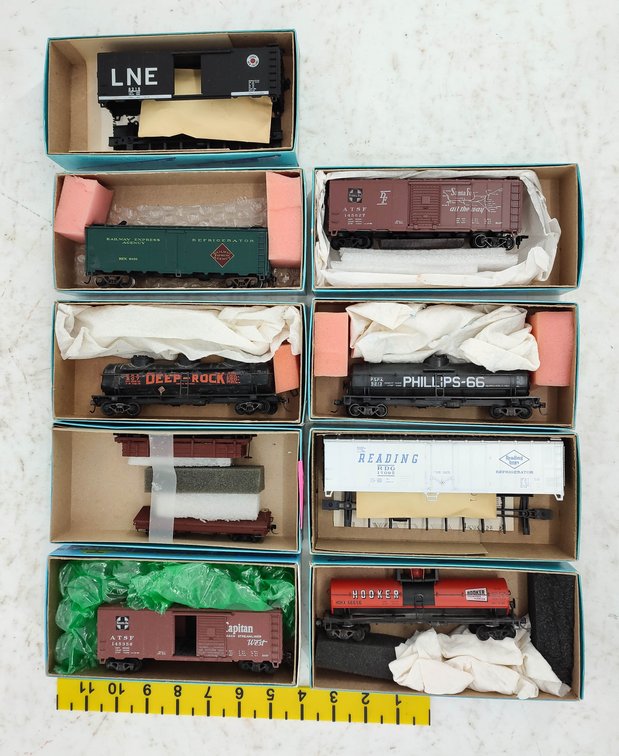 9 ATHEARN FREIGHTS & FREIGHT KITS INV 261220005