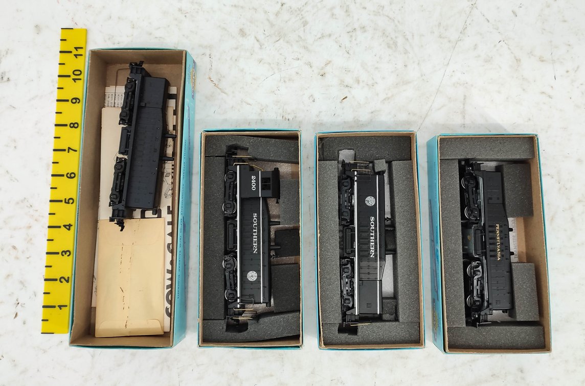 ATHEARN SOUTHERN A-B DIESEL LOCOS, PRR & UNDECORATED CALF UNITS INV 261220006