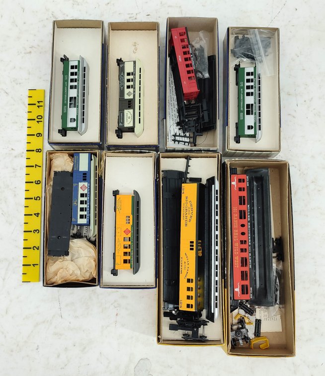 8 ROUNDHOUSE FREIGHT KITS INV 261220007