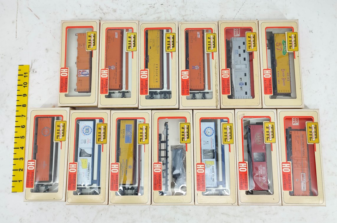 13 TRAIN MINIATURE FREIGHT KITS INV 261220034