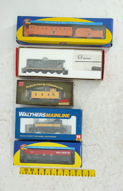 ATHEARN ROTARY SNOWPLOW W/TENDER & BOX CAR, 2 WALTHERS DIESEL LOCOS & 1 RH CABOOSE INV 261220053