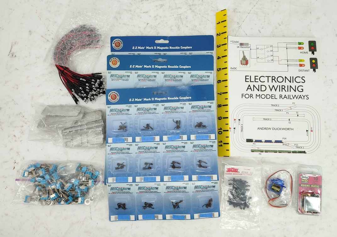 BUNDLE OF LED GIODES, BAG OF MINI-TOGGLES, 31 SETS OF MAG. COUPLERS, WEIGHTS, PARTS & INV 261220054
