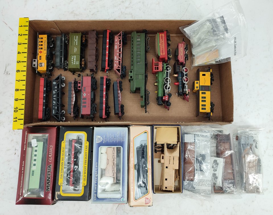 2 STEAM LOCOS W/TENDERS, 18 MIXED FREIGHTS & 5 FREIGHT KITS INV 261220051