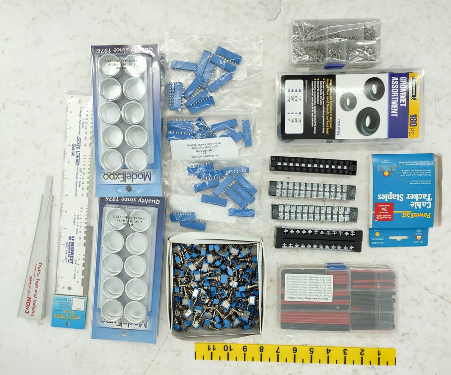 LOT OF LAYOUT SUPPLIES & ELECTRONIC COMPONENTS  INV 261220057