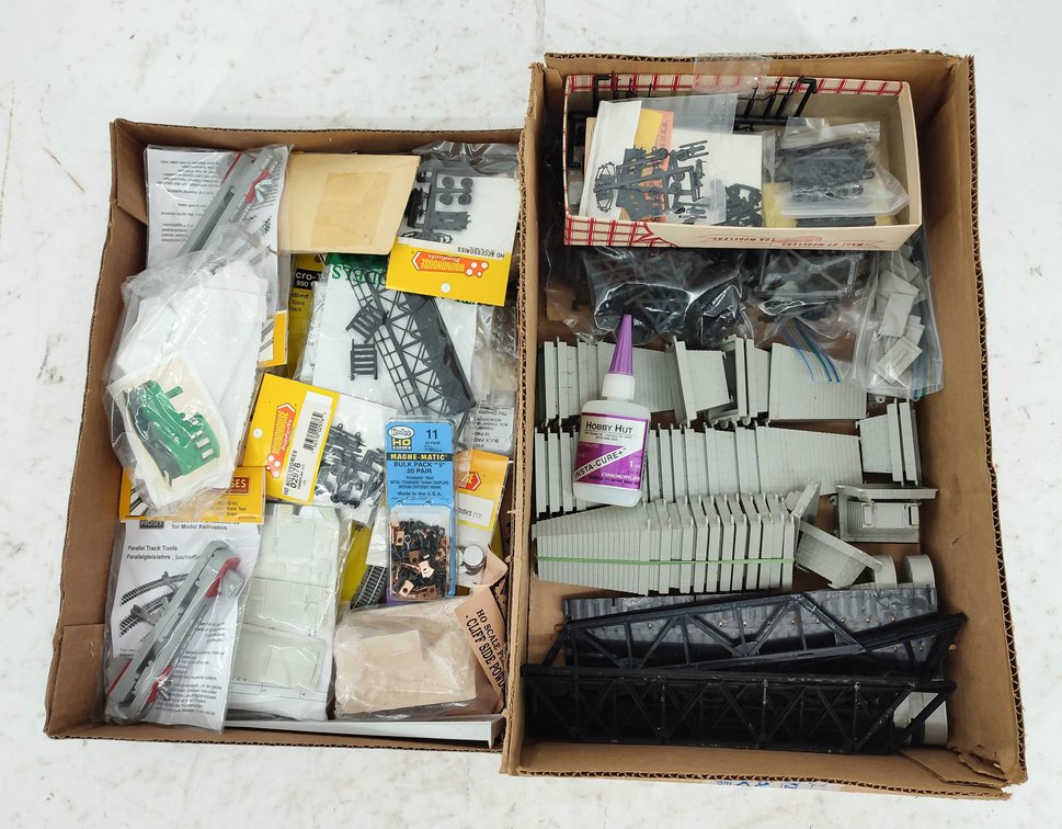 LOT OF BRIDGES, SUPPORTS, KITS & PARTS  INV 261220062