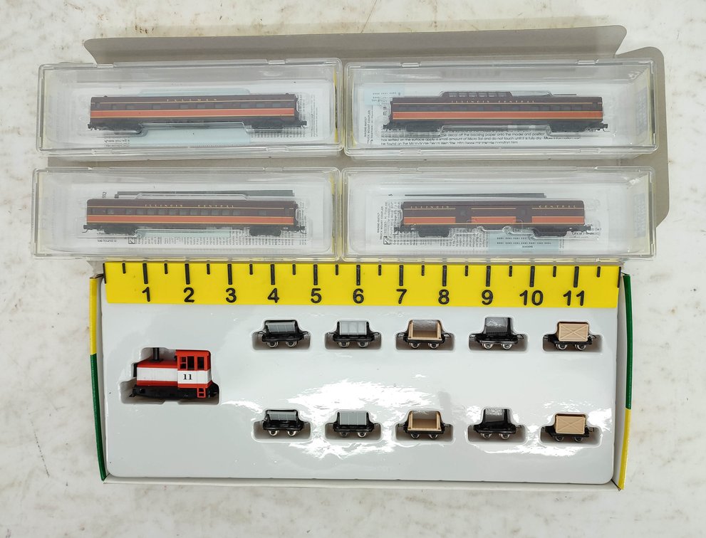 MINITRAINS HO NARROW GAUGE 8-CAR SET & 4 Z GAUGE COACHES  INV 261220060