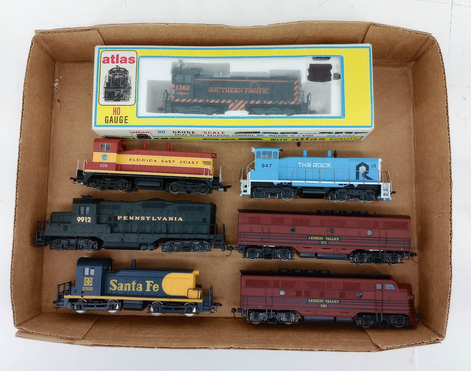 LOT OF ASSORTED LOCOS  INV 261220072