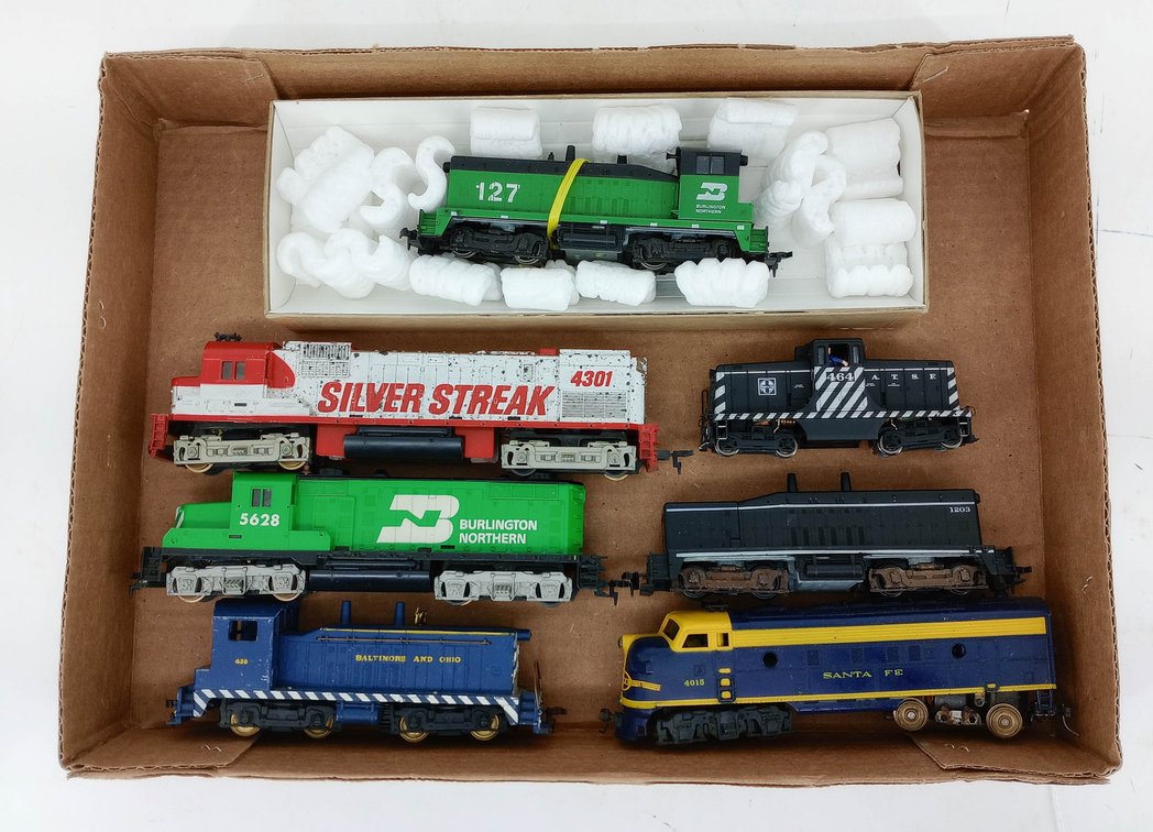 LOT OF ASSORTED LOCOS  INV 261220073