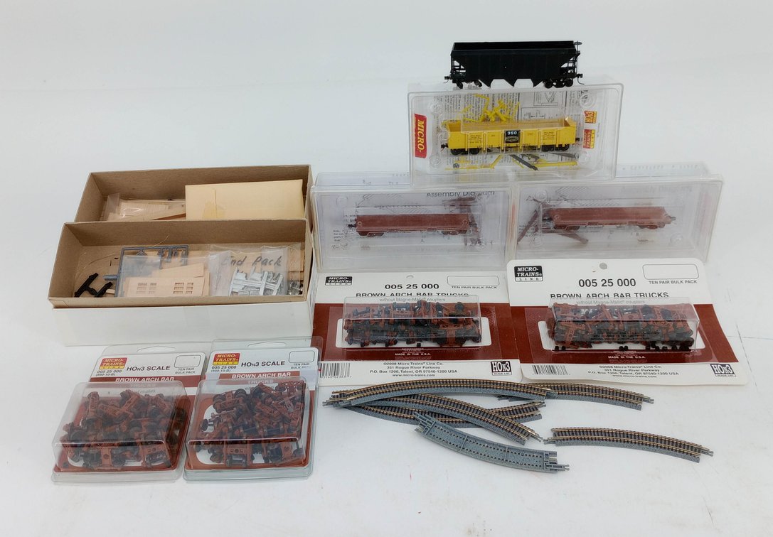 LOT OF HON3 TRUCKS, 2 KITS, 4 FREIGHTS, ETC.  INV 261220077