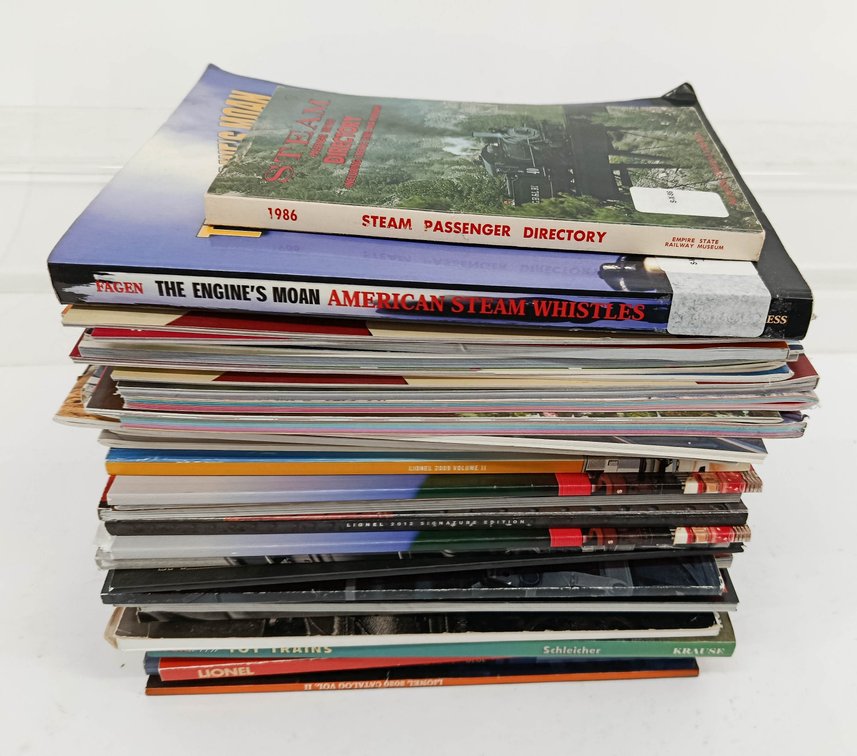 MTH STACK OF CATALOGS AND BOOKS INV 260790675