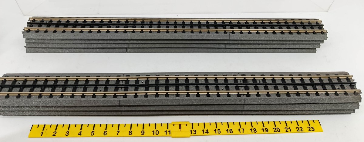 MTH 8 SECTIONS OF 30" REALTRAX STRAIGHTS INV 260790684
