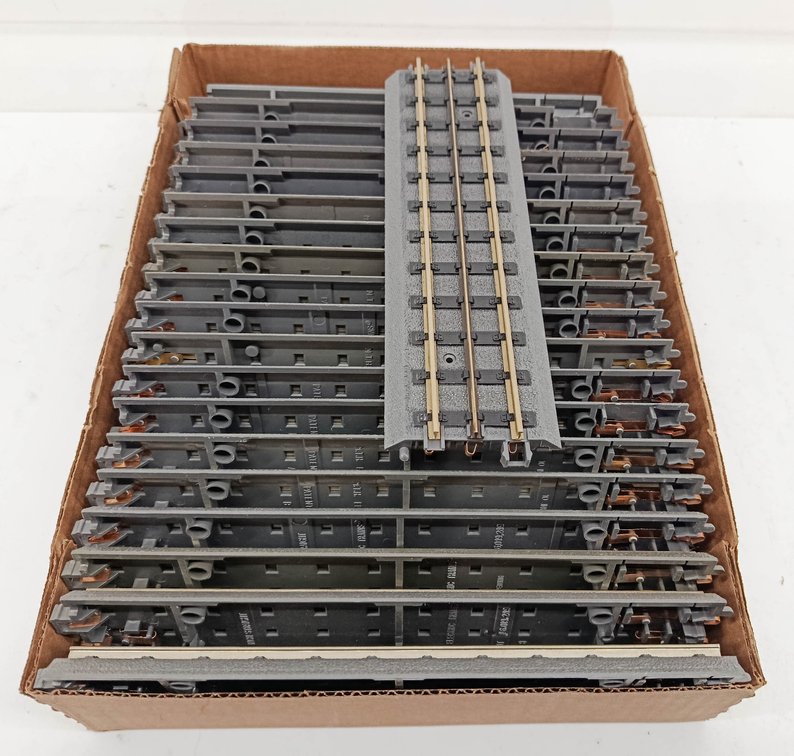 MTH TRAY LOT OF 20 SECTIONS OF 10" REALTRAX STRAIGHTS INV 260790685