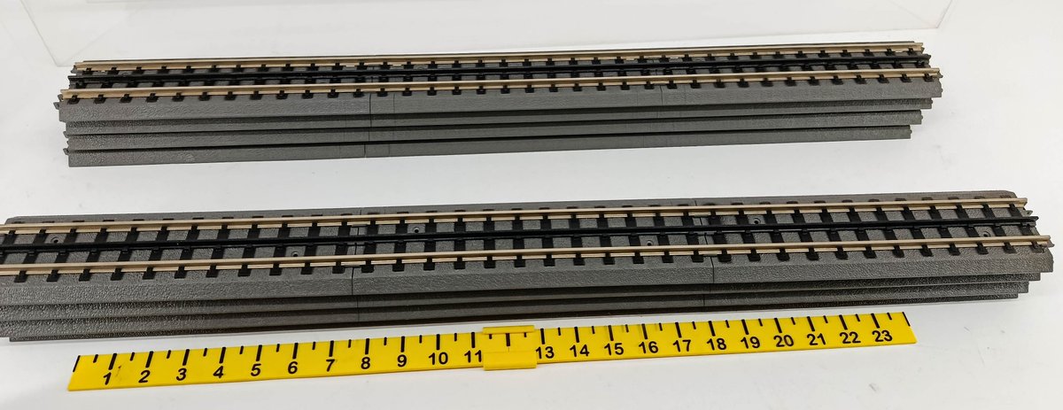 MTH 8 SECTIONS OF 30" REALTRAX STRAIGHTS  INV 260790682