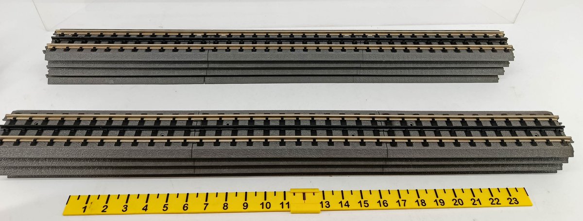 MTH 8 SECTIONS OF 30" REALTRAX STRAIGHTS INV 260790683