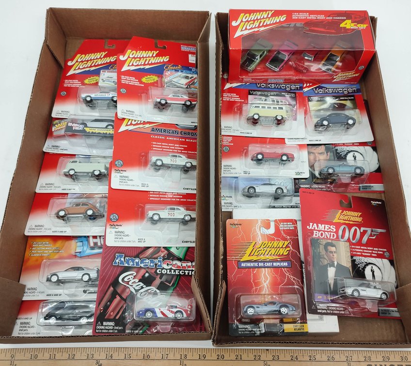 18 ASST. JOHNNY LIGHTNING CARS. INV 261570670