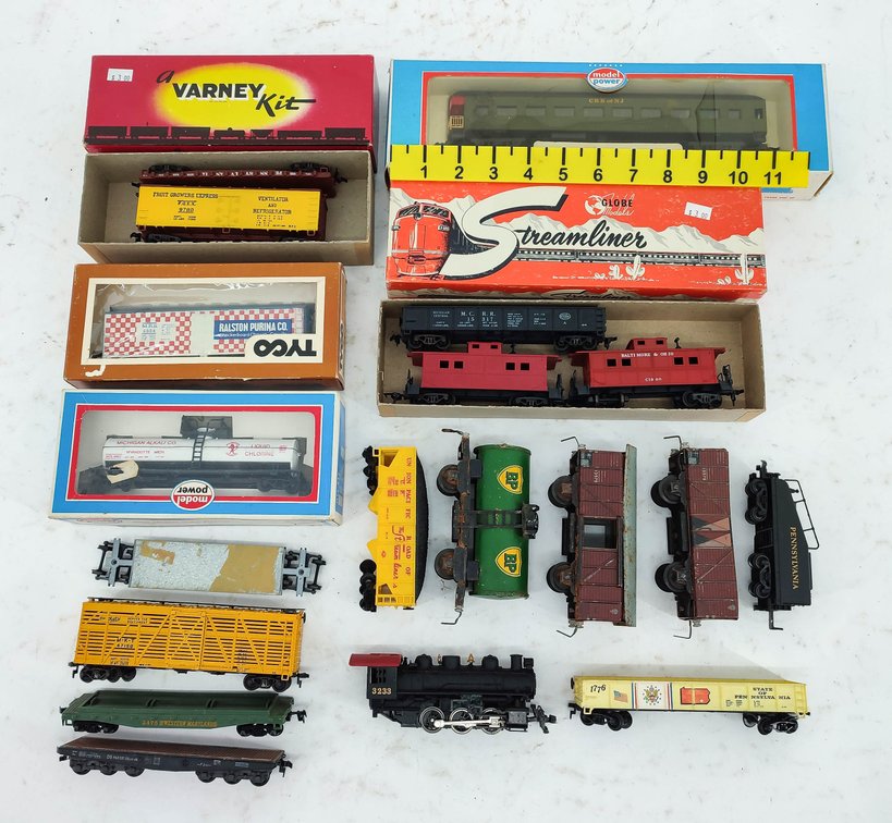 ASSORTED HO GAUGE FREIGHT CARS & LOCOMOTIVES, SOME OBS INV 261650310