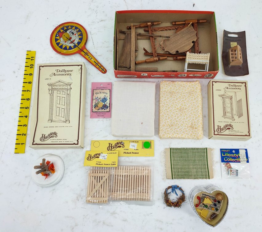 DOLLHOUSE FURNITURE & ACCESSORIES HASSOCK BOXES ROCKING CHAIRS FENCE PICKET NOISEMAKER WELCOME SIGN & OTHER ITEMS 2 OB INV 261650318