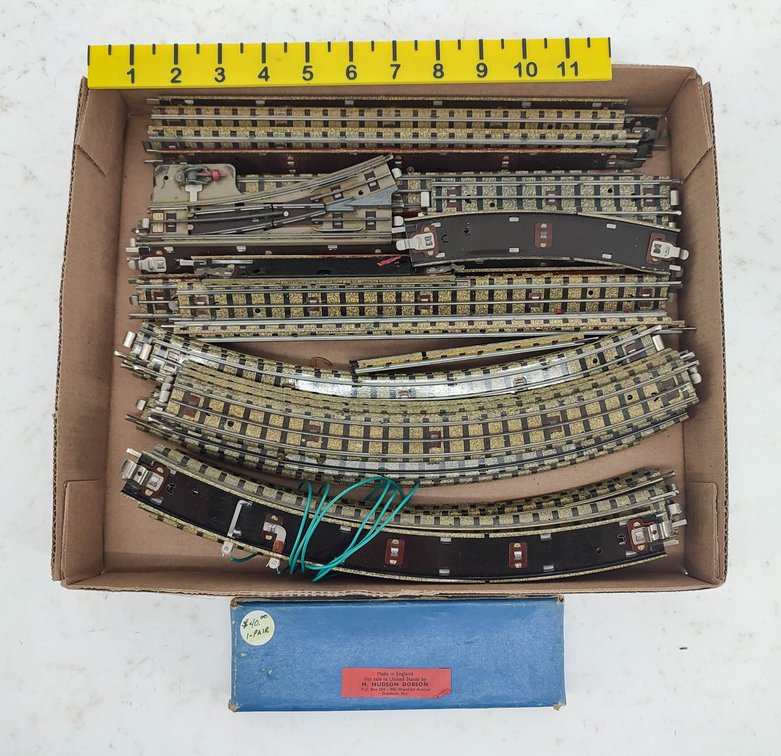 HORNBY-DUBLO TRACK AND SWITCHES INV 262010001