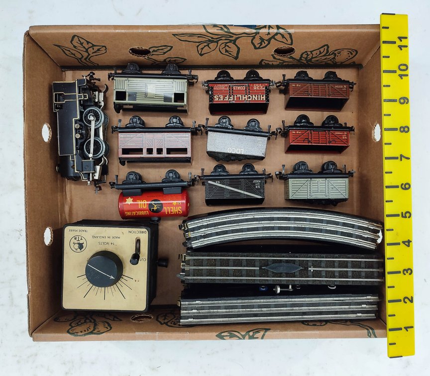 TRIX HO STEAM LOCOMOTIVE, 9 FREIGHT CARS, TRACK & CONTROLLER, OB INV 262010006
